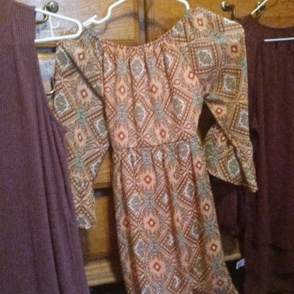 Dresses - Picture 5 of 6